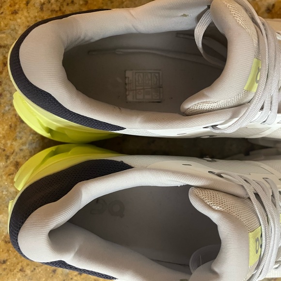 On cloudflyer 4 size 9 - Picture 5 of 9